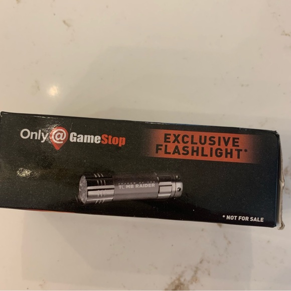 Shadow Of The Tomb Raider MINI Flashlight GAMESTOP Exclusive Pre-order Promo NEW - Picture 4 of 7